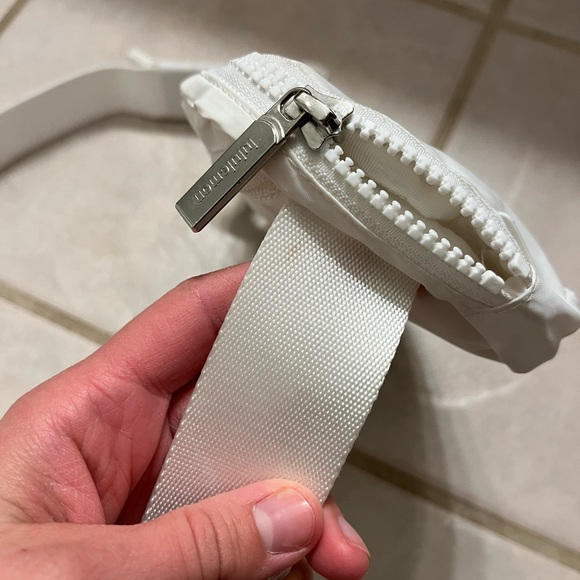 Lululemon White Everything Belt Bag Extended Strap - Picture 5 of 5